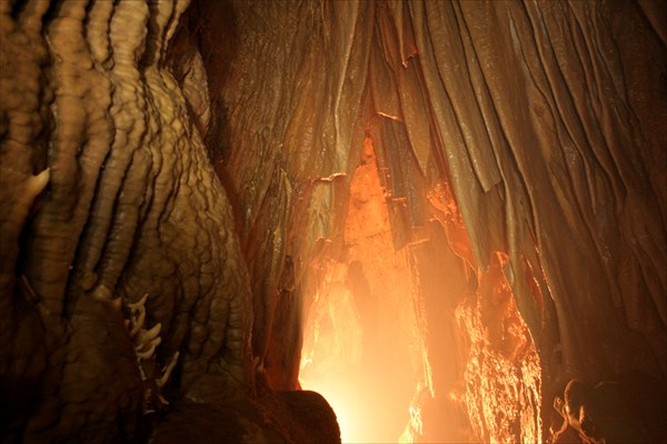 на фото: Пещера Леднева